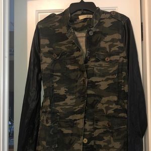 Lightweight camo jacket with faux leather sleeves